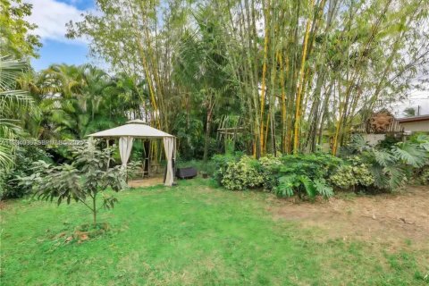 Casa en venta en Miami, Florida, 4 dormitorios, 329.62 m2 № 1992774 - foto 20