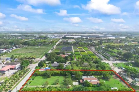 Casa en venta en Miami, Florida, 4 dormitorios, 329.62 m2 № 1992774 - foto 12