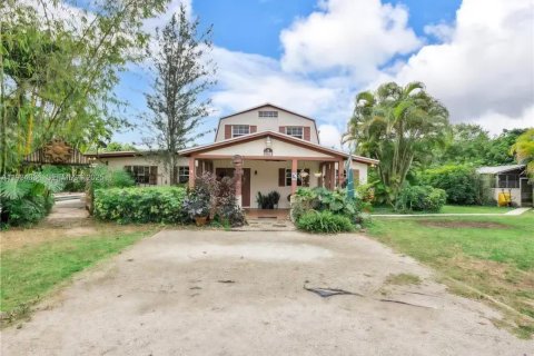 Casa en venta en Miami, Florida, 4 dormitorios, 329.62 m2 № 1992774 - foto 1