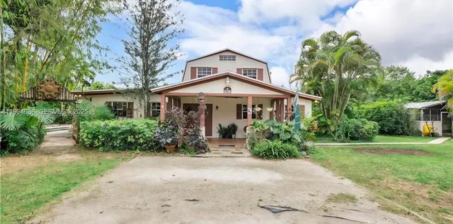 Casa en Miami, Florida 4 dormitorios, 329.62 m2 № 1992774