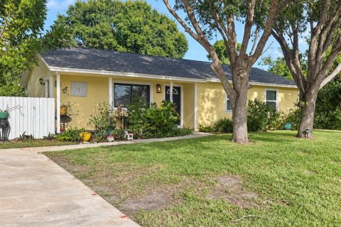 House in St. Lucie, Florida 3 bedrooms, 107.02 sq.m. № 2357757