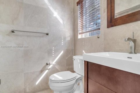 Casa en venta en Miami, Florida, 3 dormitorios, 218.51 m2 № 2382715 - foto 8