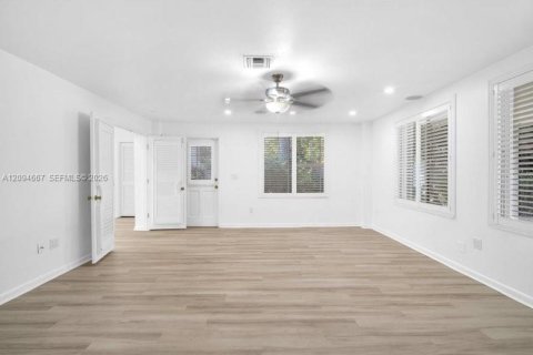 Casa en venta en Miami, Florida, 3 dormitorios, 218.51 m2 № 2382715 - foto 9