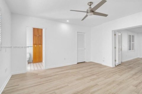 Casa en venta en Miami, Florida, 3 dormitorios, 218.51 m2 № 2382715 - foto 10