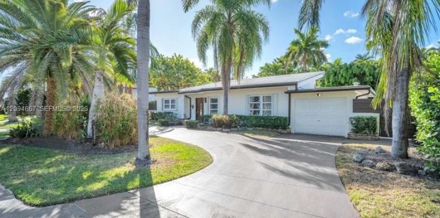 Casa en Miami, Florida 3 dormitorios, 218.51 m2 № 2382715