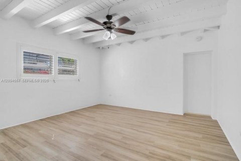 Casa en venta en Miami, Florida, 3 dormitorios, 218.51 m2 № 2382715 - foto 11