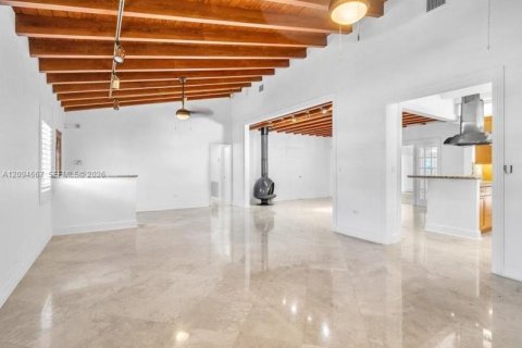 Casa en venta en Miami, Florida, 3 dormitorios, 218.51 m2 № 2382715 - foto 3