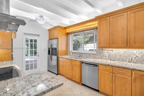 Casa en venta en Miami, Florida, 3 dormitorios, 218.51 m2 № 2382715 - foto 4