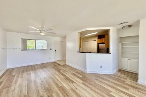 Condo in Oakland Park, Florida, 2 bedrooms  № 1713896 - photo 6
