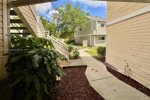 Condo in Oakland Park, Florida, 2 bedrooms  № 1713896 - photo 23