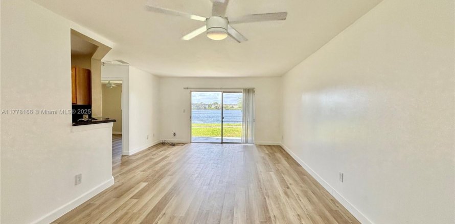 Condo in Oakland Park, Florida, 2 bedrooms № 1713896