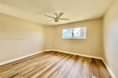 Condo in Oakland Park, Florida, 2 bedrooms  № 1713896 - photo 13