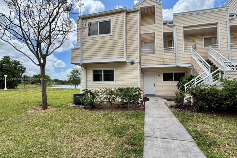 Condo in Oakland Park, Florida, 2 bedrooms  № 1713896 - photo 22