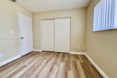 Condo in Oakland Park, Florida, 2 bedrooms  № 1713896 - photo 21