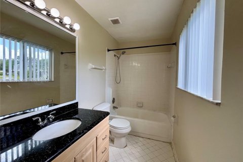 Condo in Oakland Park, Florida, 2 bedrooms  № 1713896 - photo 15