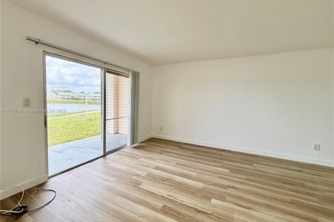 Condo in Oakland Park, Florida, 2 bedrooms  № 1713896 - photo 4