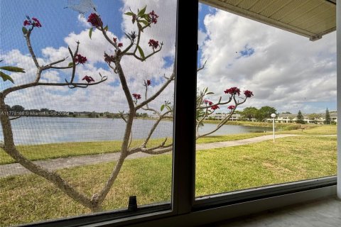 Condo in Oakland Park, Florida, 2 bedrooms  № 1713896 - photo 14