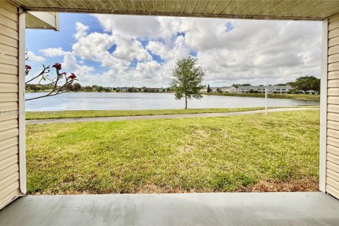 Condo in Oakland Park, Florida, 2 bedrooms  № 1713896 - photo 3