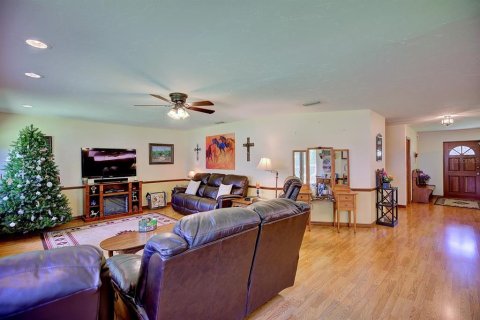 House in Avon Park, Florida 3 bedrooms, 172.89 sq.m. № 1894386 - photo 16