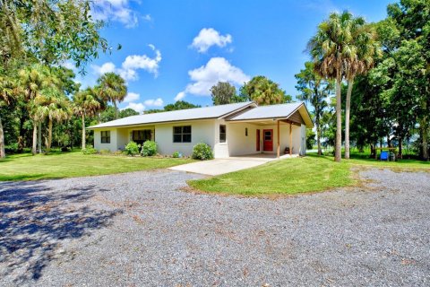 House in Avon Park, Florida 3 bedrooms, 172.89 sq.m. № 1894386 - photo 5