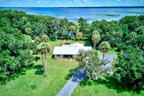 House in Avon Park, Florida 3 bedrooms, 172.89 sq.m. № 1894386 - photo 1