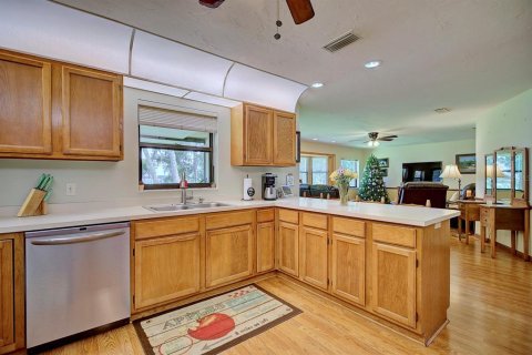 House in Avon Park, Florida 3 bedrooms, 172.89 sq.m. № 1894386 - photo 13