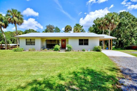 House in Avon Park, Florida 3 bedrooms, 172.89 sq.m. № 1894386 - photo 2