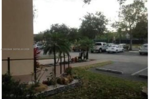 Condo in Pembroke Pines, Florida, 2 bedrooms  № 2066306