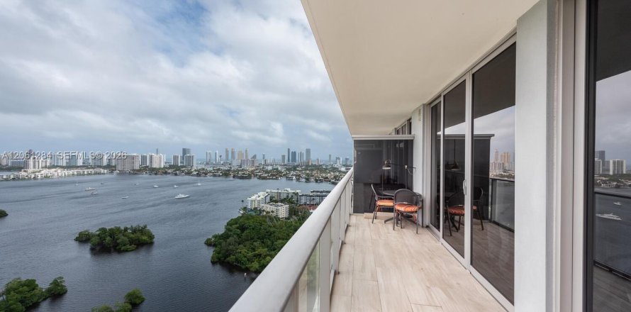 Condo à North Miami Beach, Floride, 2 chambres  № 2185556
