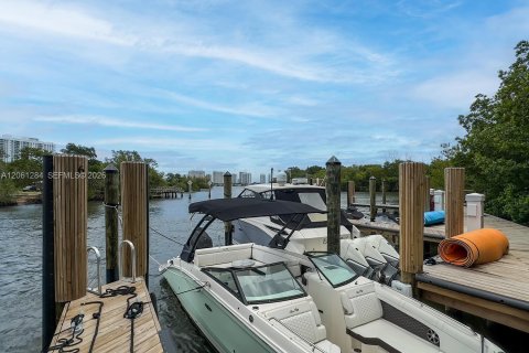 Copropriété à vendre à North Miami Beach, Floride: 2 chambres, 104.24 m2 № 2185556 - photo 29