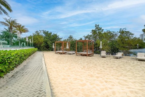 Copropriété à vendre à North Miami Beach, Floride: 2 chambres, 104.24 m2 № 2185556 - photo 28