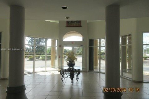 Oficina en alquiler en Miami, Florida № 1038366 - foto 1