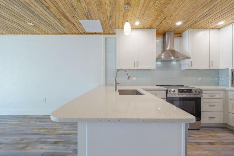 House in Holmes Beach, Florida 2 bedrooms, 97.55 sq.m. № 1873323 - photo 12