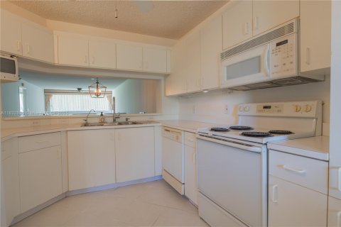 Condo in Sunrise, Florida, 2 bedrooms  № 1811474 - photo 3