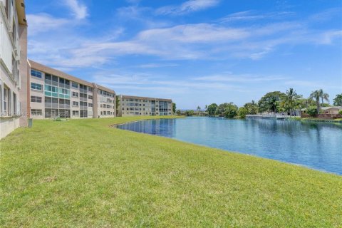 Condo in Sunrise, Florida, 2 bedrooms  № 1811474 - photo 20