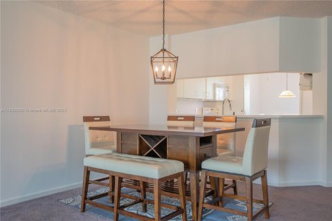 Condo in Sunrise, Florida, 2 bedrooms  № 1811474 - photo 6