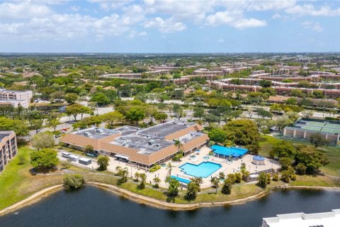Condo in Sunrise, Florida, 2 bedrooms  № 1811474 - photo 17