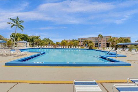 Condo in Sunrise, Florida, 2 bedrooms  № 1811474 - photo 23