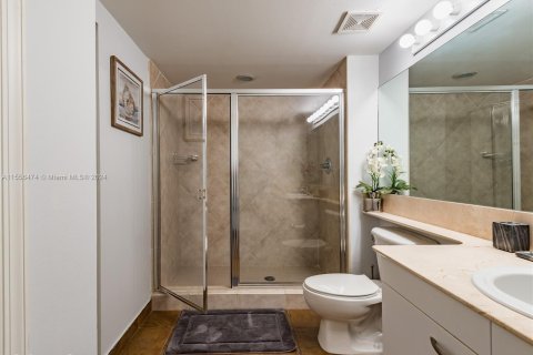 Condo in Hallandale Beach, Florida, 2 bedrooms  № 2039271 - photo 24