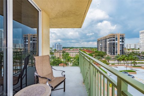 Condo in Hallandale Beach, Florida, 2 bedrooms  № 2039271 - photo 4