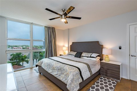Condo in Hallandale Beach, Florida, 2 bedrooms  № 2039271 - photo 26