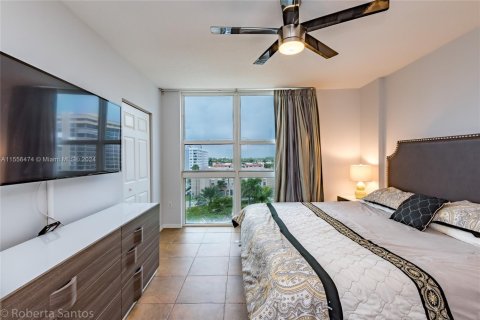 Condo in Hallandale Beach, Florida, 2 bedrooms  № 2039271 - photo 25