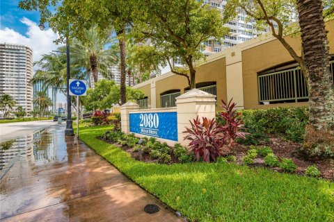 Condo à Hallandale Beach, Floride, 2 chambres  № 2039271