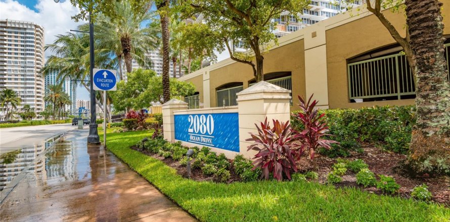 Condo in Hallandale Beach, Florida, 2 bedrooms  № 2039271