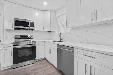 Casa en venta en Miami, Florida, 4 dormitorios, 153.85 m2 № 1976683 - foto 8