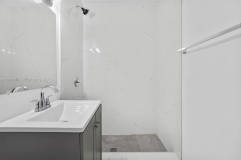 Casa en venta en Miami, Florida, 4 dormitorios, 153.85 m2 № 1976683 - foto 21