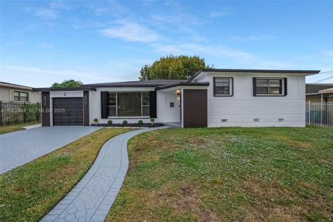 Casa en venta en Miami, Florida, 4 dormitorios, 153.85 m2 № 1976683 - foto 2