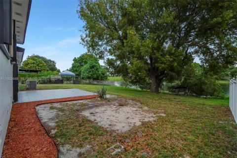 Casa en venta en Miami, Florida, 4 dormitorios, 153.85 m2 № 1976683 - foto 28