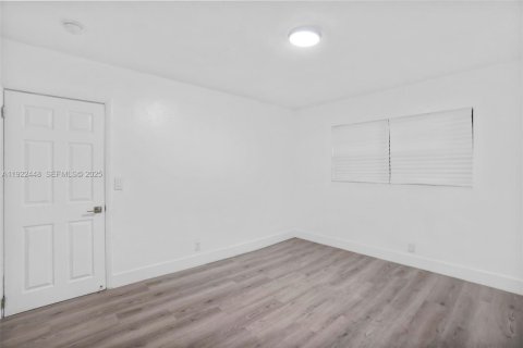 Casa en venta en Miami, Florida, 4 dormitorios, 153.85 m2 № 1976683 - foto 24