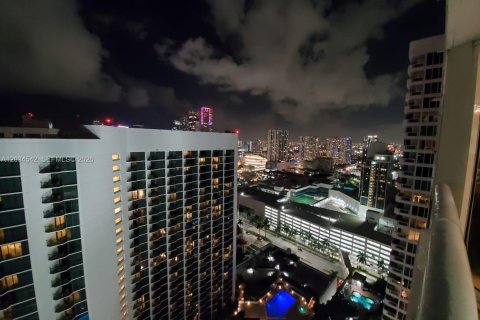Copropriété à louer à Miami, Floride: 2 chambres, 137.4 m2 № 2154661 - photo 30
